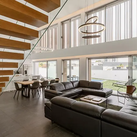 Lilac With Swimming Pool *