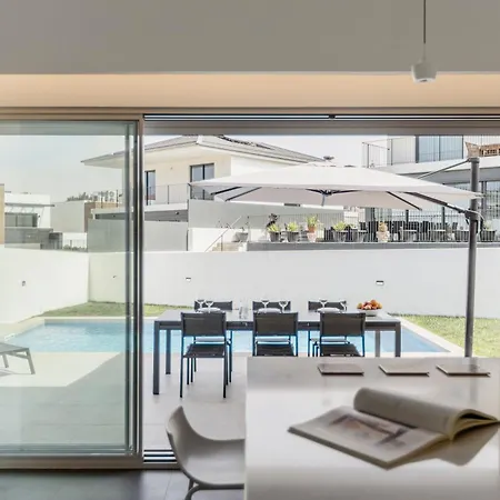 Lilac With Swimming Pool *