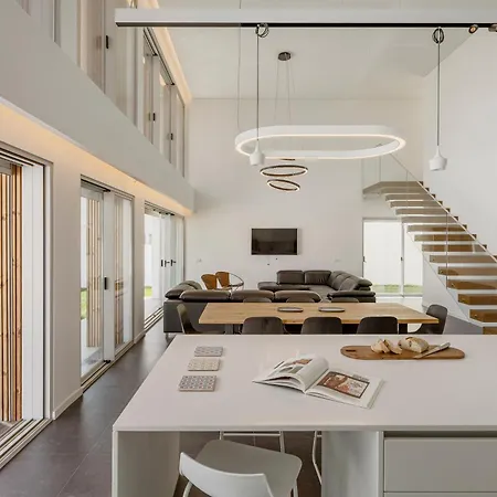 Lilac With Swimming Pool 别墅