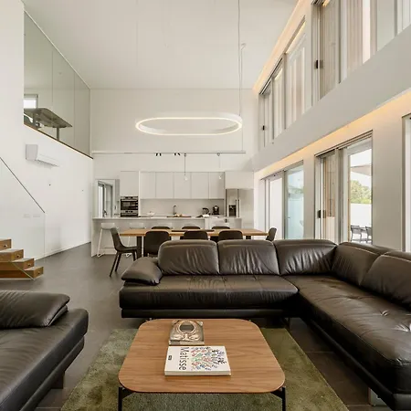 Lilac With Swimming Pool *