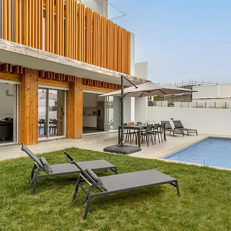 Villa Lilac With Swimming Pool