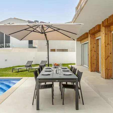 Villa Lilac With Swimming Pool